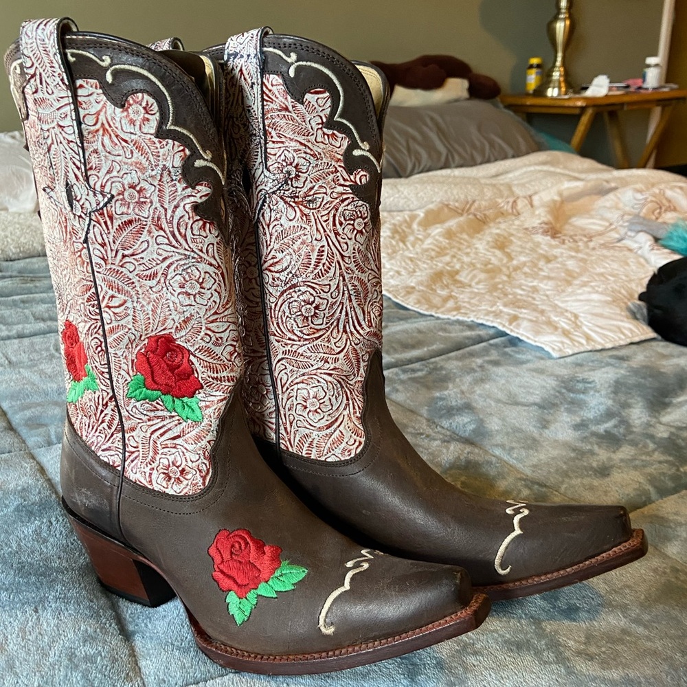 Tony Lama cowgirl boots